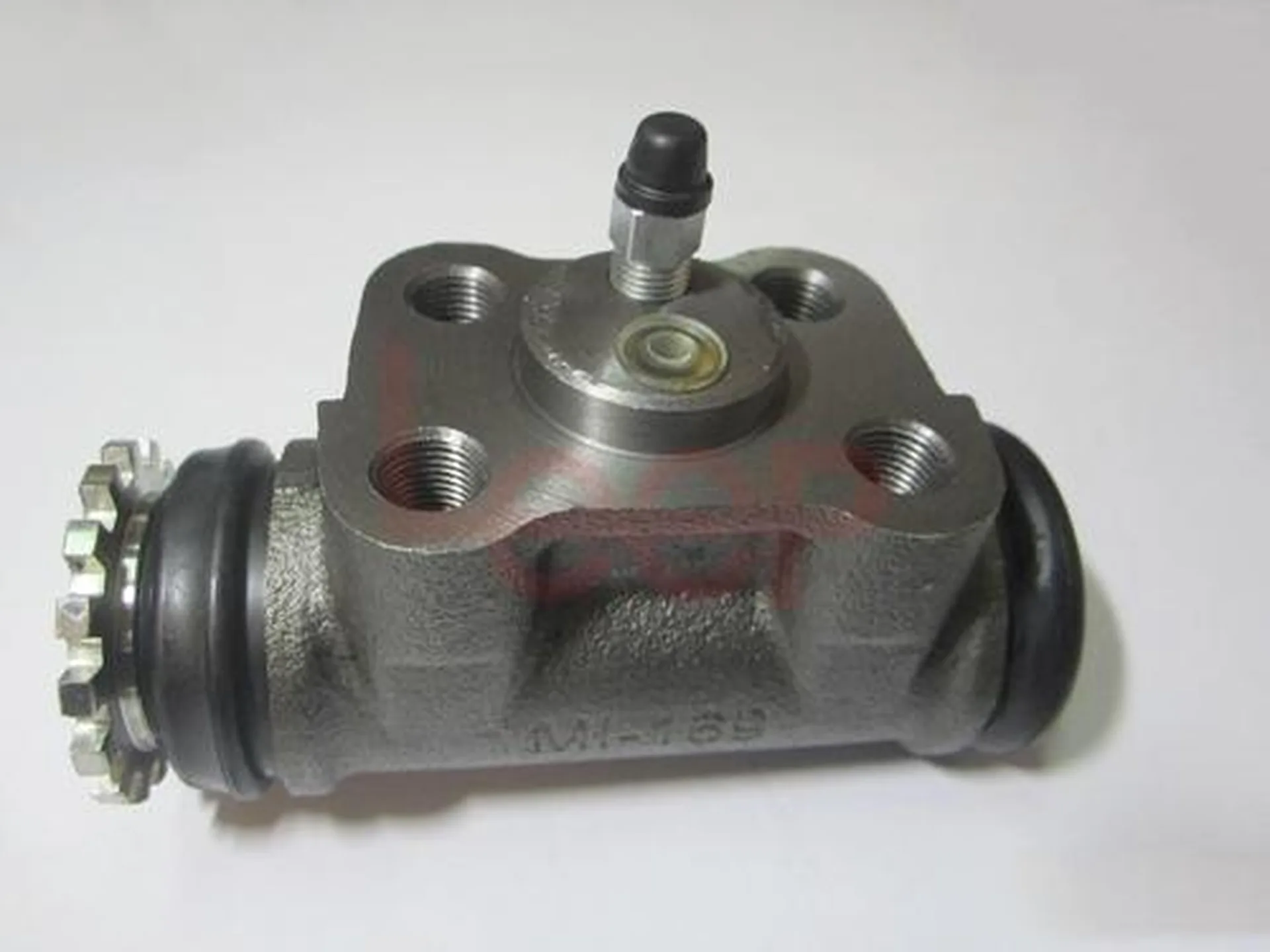 LH-MI25R HEO BÁNH SAU MITSUBISHI 4.5T BÊN PHẢI CÓ XẢ